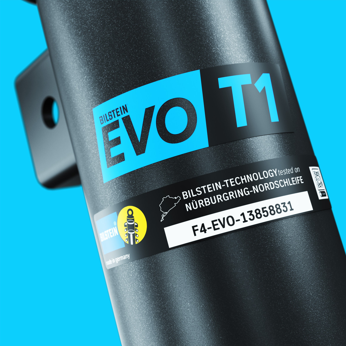 Detailansicht des Stickers auf Evo T1 von thyssenkrupp Bilstein, der die Designsprache für die Produktserie zeigt