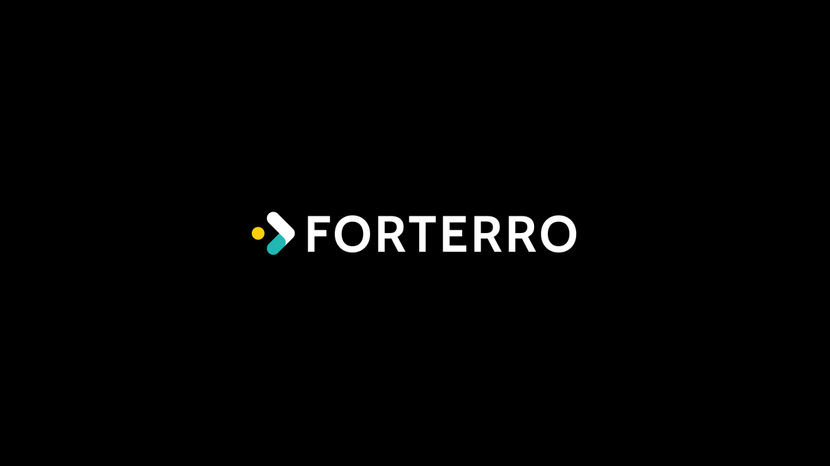 Weißes Forterro Markenlogo auf schwarzem Hintergrund