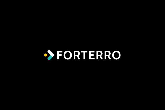Weißes Forterro Markenlogo auf schwarzem Hintergrund