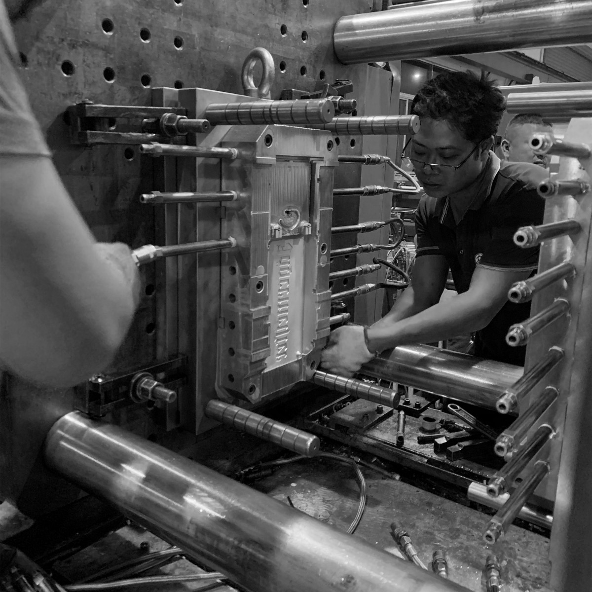 Injection moulding mould for the Jägermeister 3 Bottle Tab machine in China is being discontinued